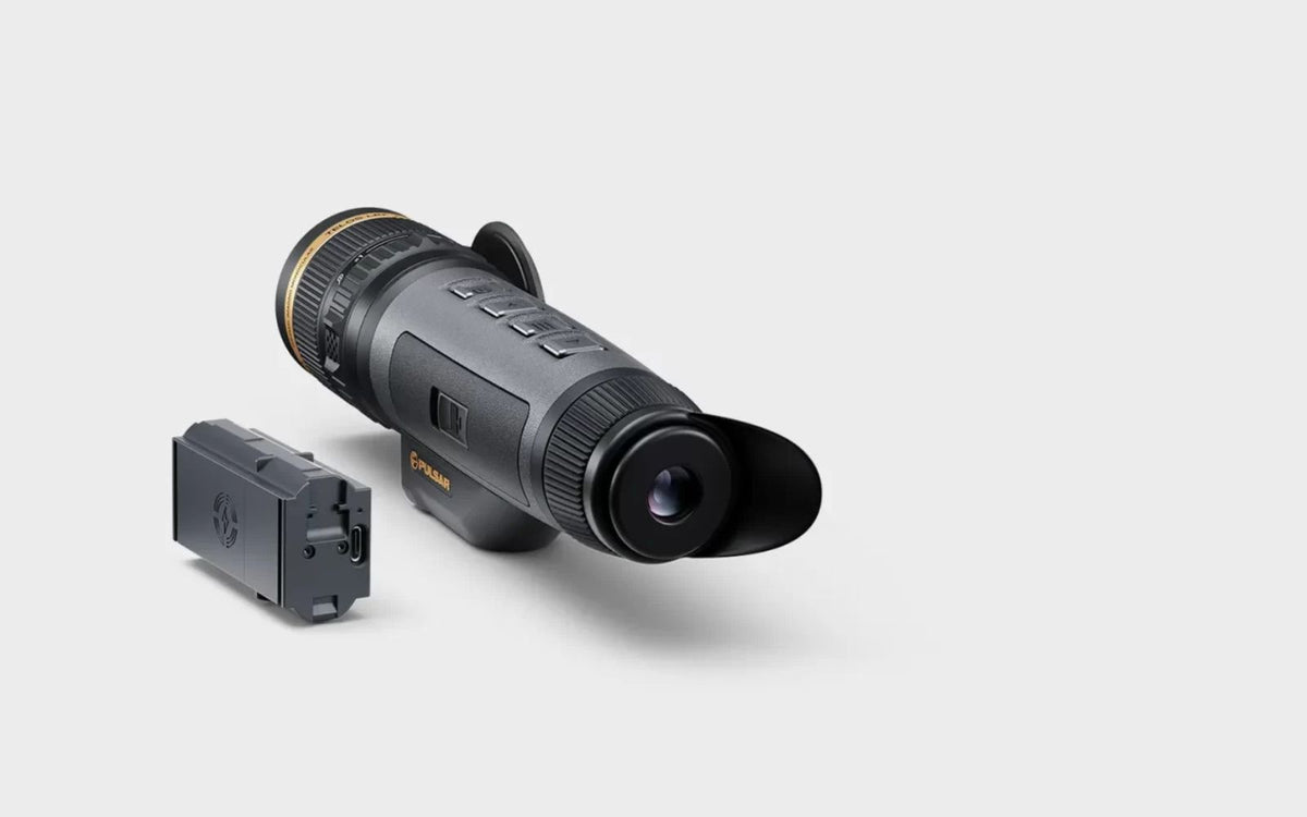 Batterie amovible du monoculaire thermique Pulsar Telos LRF XT50 conçue pour prolonger l'autonomie lors des sessions de chasse, d'observation nocturne et d'activités outdoor.
