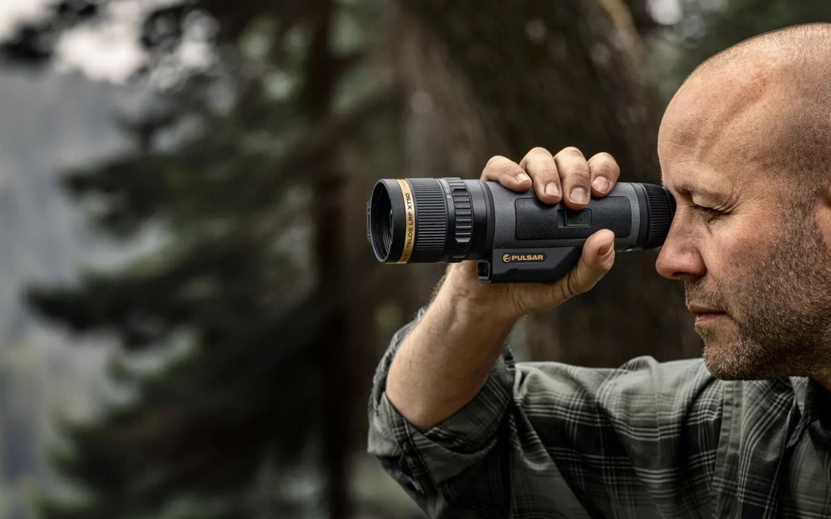 Monoculaire thermique Pulsar Telos LRF XT50 utilisé pour l'observation de la faune sauvage, la chasse et les activités outdoor nécessitant une détection thermique précise.